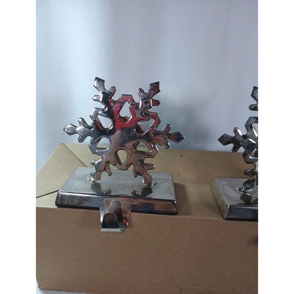 Pair of Silver Snowflake Stocking Holders – Mantelpiece Christmas Decor – Metal - Picture 2 of 13